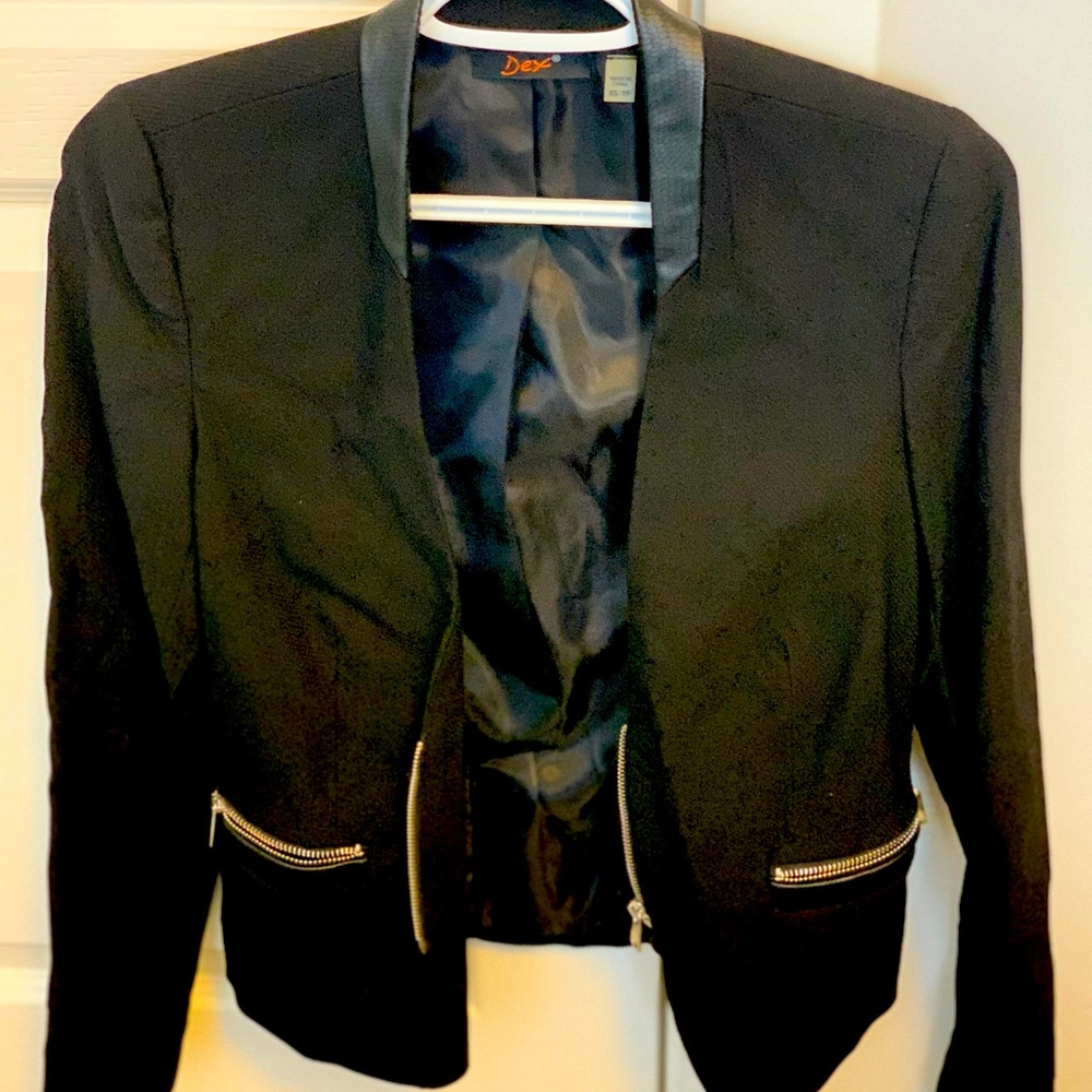 Its black coat smooth material